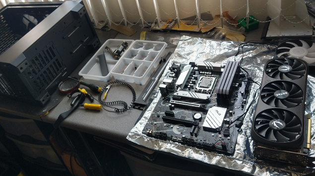 This is a picture of an old corsair liquid cooler being changed and replaced by a newer version corsair liquid cooler and fitted into a tower pc computer case at a p c cooler installation  shop in stevenage near hitchin letchworth baldock welwyn garden city hatfield hertford knebworth north herts